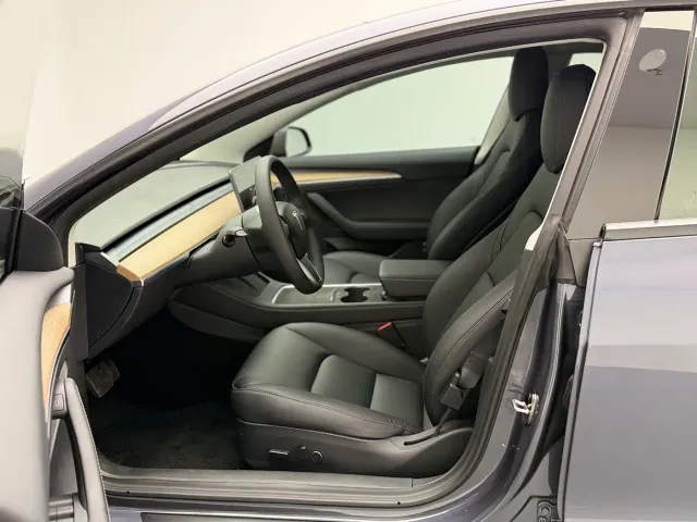 Tesla Model 3 — Фото автомобиля 7