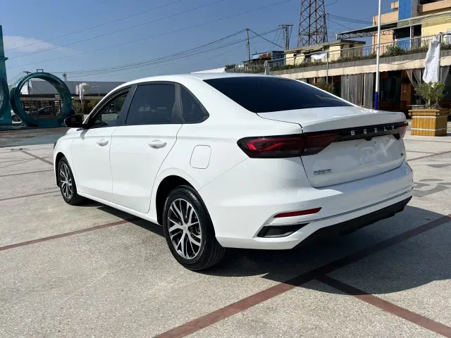 Geely Emgrand — Фото автомобиля 7