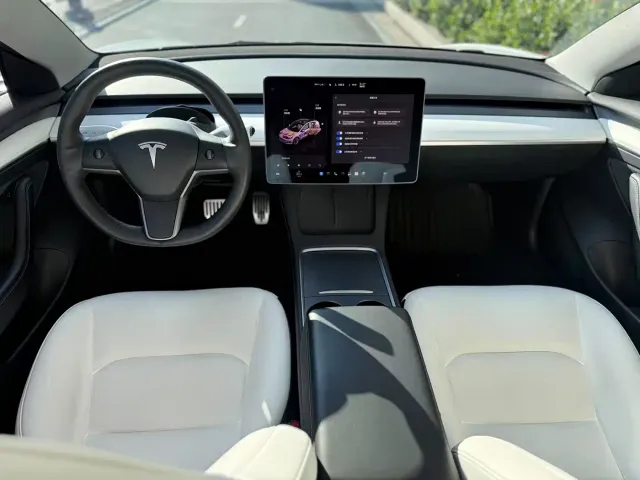 Tesla Model 3 — Фото автомобиля 4