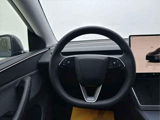 Tesla Model Y — Фото автомобиля 7