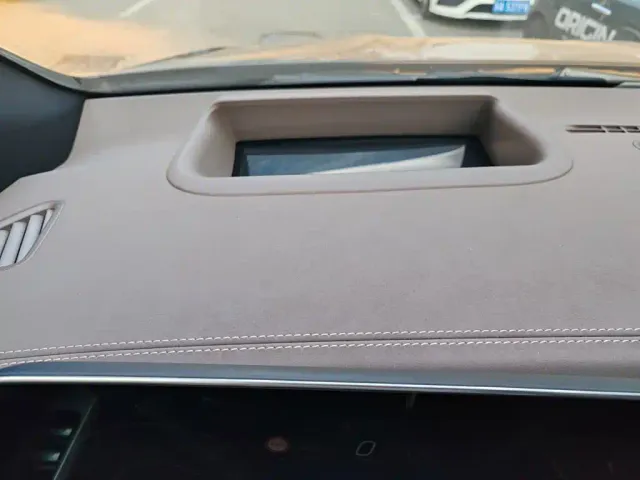 Mercedes-Benz EQE SUV — Фото автомобиля 7