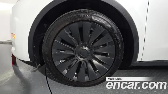 Tesla Model Y — Фото автомобиля 5