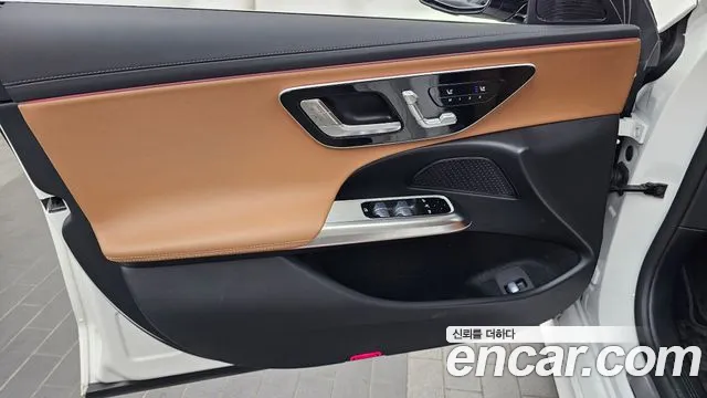 Mercedes-Benz E-Class — Фото автомобиля 22