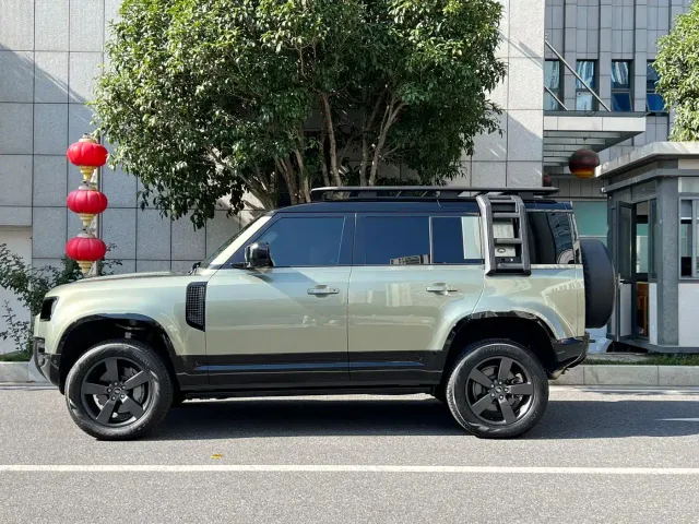 Land Rover Defender — Фото автомобиля 15