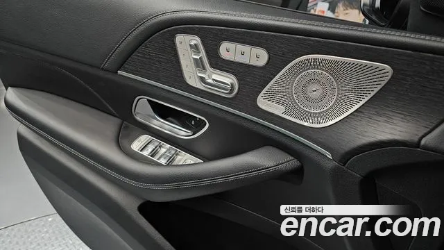 Mercedes-Benz GLS-Class — Фото автомобиля 24