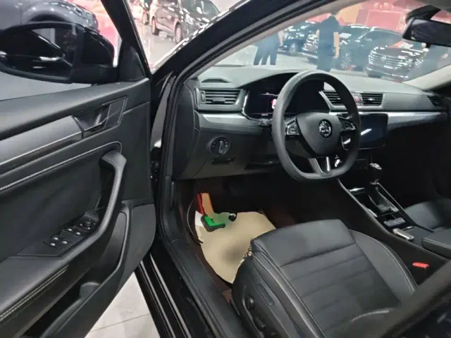 Skoda Superb — Фото автомобиля 15