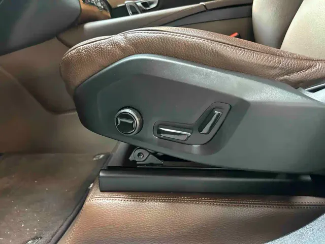 Volvo XC90 — Фото автомобиля 11