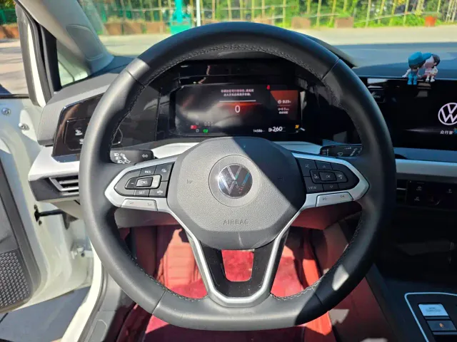 Volkswagen Golf — Фото автомобиля 9