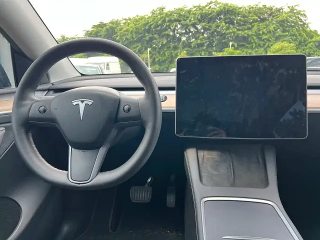 Tesla Model Y — Фото автомобиля 9