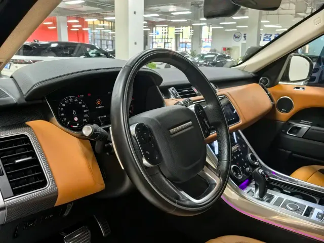 Land Rover Range Rover Sport — Фото автомобиля 3