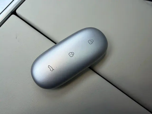 Li Auto L8 — Фото автомобиля 10