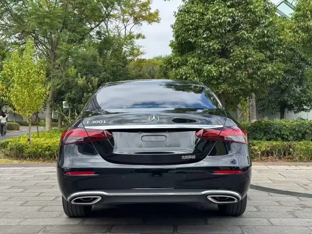 Mercedes-Benz E-Class — Фото автомобиля 8