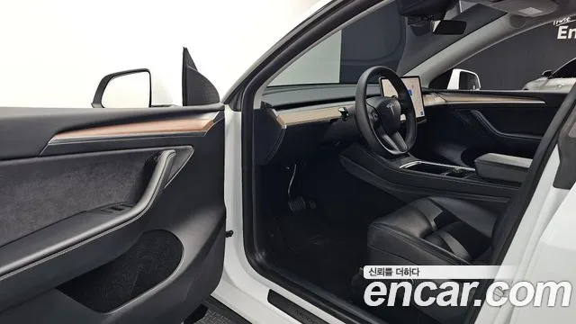 Tesla Model Y — Фото автомобиля 10