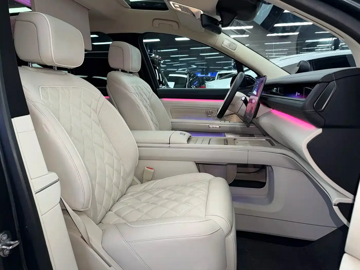 NIO NIO ES8 2025 Base Model 7-Seater — Фото автомобиля 11