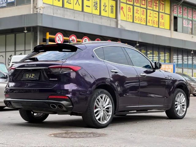Maserati Levante — Фото автомобиля 8