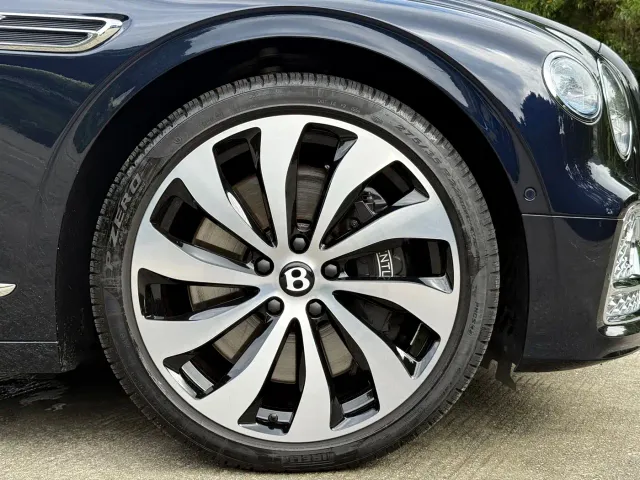 Bentley Flying Spur — Фото автомобиля 7