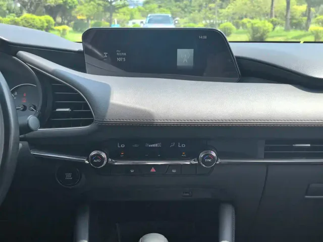 Mazda Axela — Фото автомобиля 14