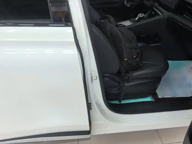 Roewe RX5 — Фото автомобиля 24
