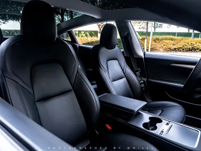 Tesla Model 3 — Фото автомобиля 9