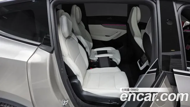 Tesla Model Y — Фото автомобиля 12