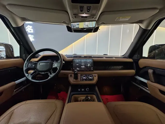Land Rover Defender — Фото автомобиля 30