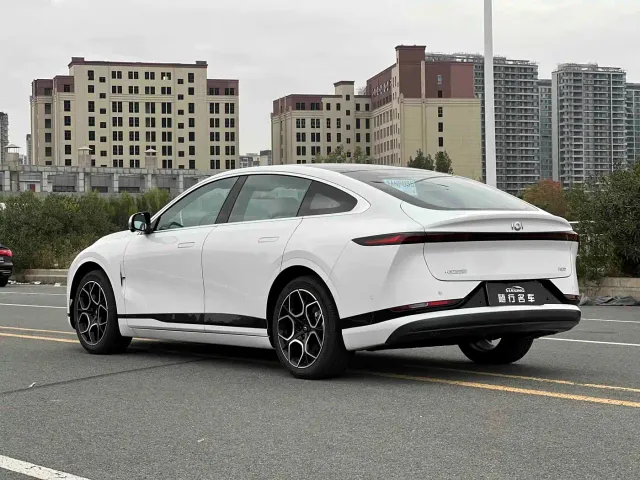 Changan Qiyuan A07 — Фото автомобиля 7