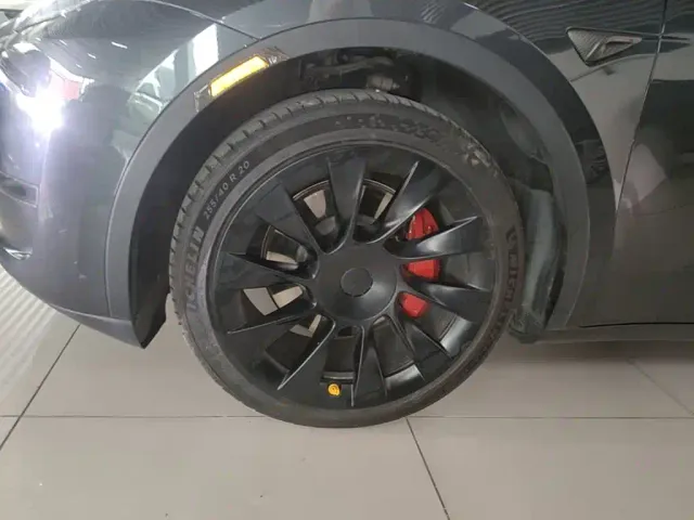 Tesla Model Y — Фото автомобиля 22