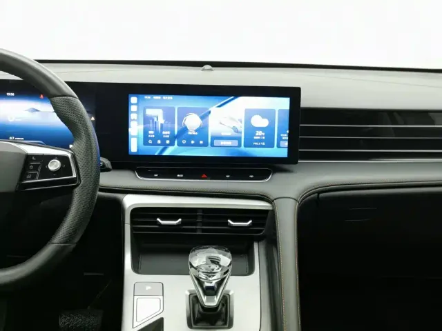 Roewe RX5 — Фото автомобиля 12
