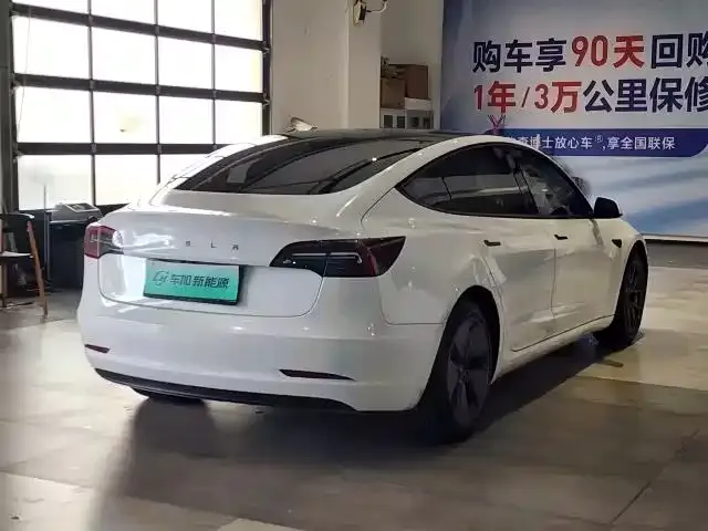 Tesla Model 3 — Фото автомобиля 7
