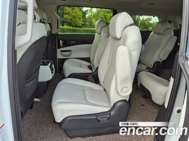 Kia Carnival Generation 4 — Фото автомобиля 17