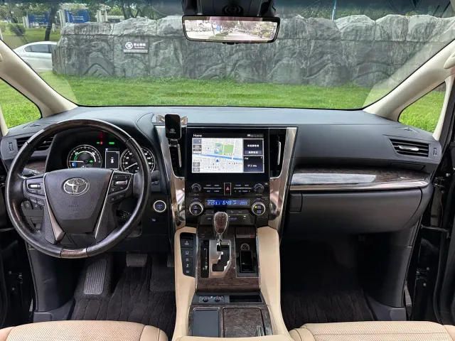 Toyota Vellfire — Фото автомобиля 9
