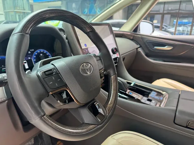 Toyota Alphard — Фото автомобиля 5