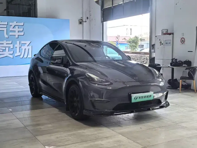 Tesla Model Y — Фото автомобиля 3