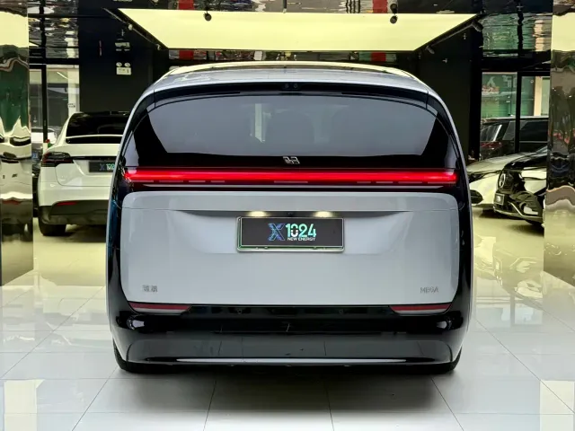 Li Auto MEGA — Фото автомобиля 14