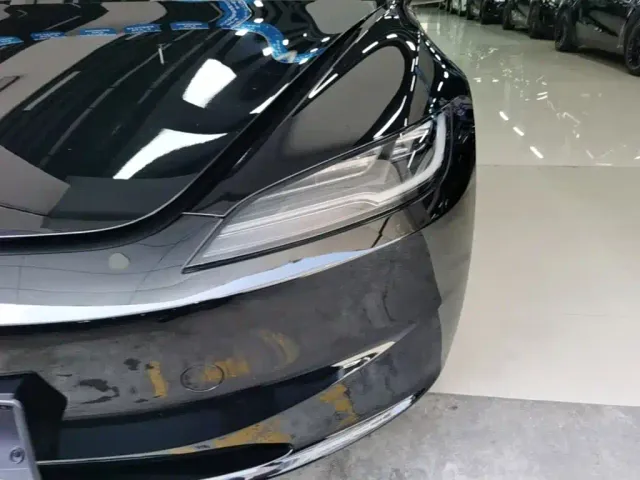 Tesla Model 3 — Фото автомобиля 23