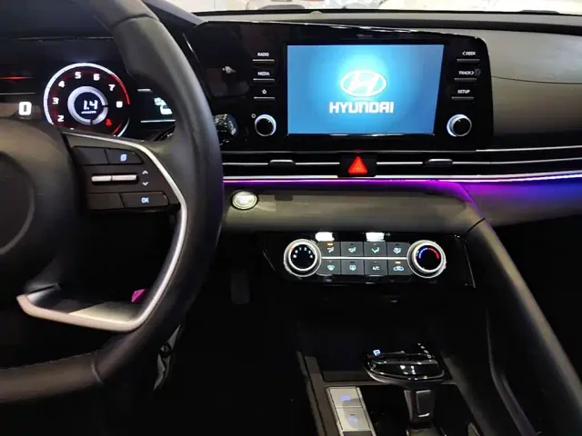 Hyundai Elantra — Фото автомобиля 9