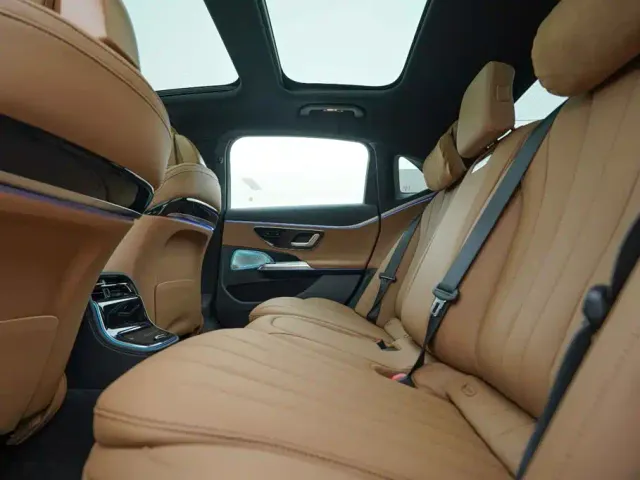 Mercedes-Benz E-Class — Фото автомобиля 18