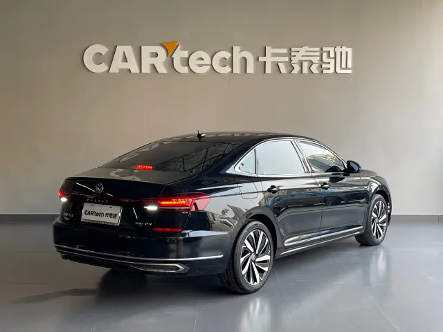 Volkswagen Passat — Фото автомобиля 4