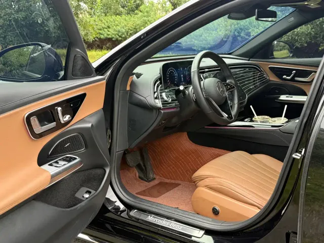 Mercedes-Benz E-Class — Фото автомобиля 4