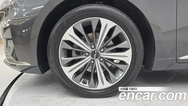 Kia K8 Hybrid — Фото автомобиля 5