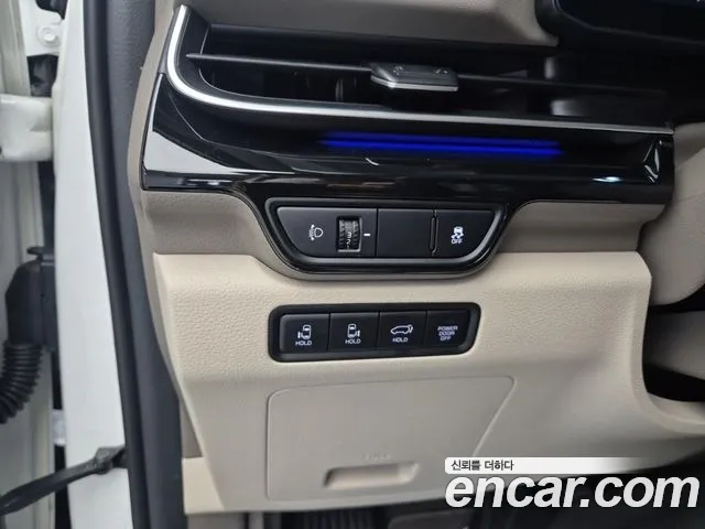 Kia Carnival Generation 4 — Фото автомобиля 18