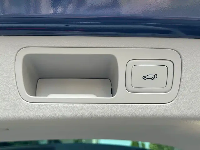 Roewe iMAX8 — Фото автомобиля 9