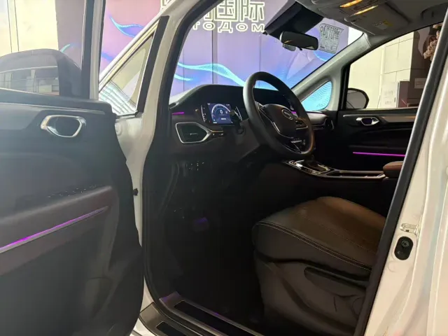 GAC Trumpchi M6 — Фото автомобиля 12
