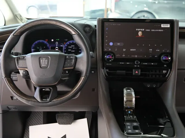 Toyota Vellfire — Фото автомобиля 11