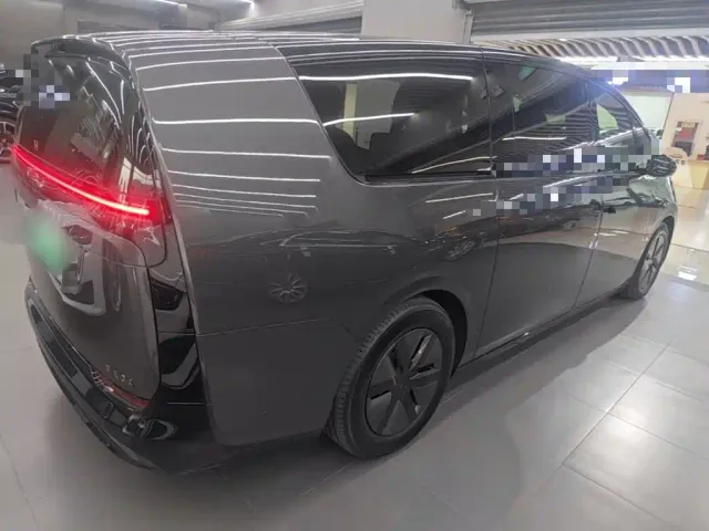 Li Auto MEGA — Фото автомобиля 6