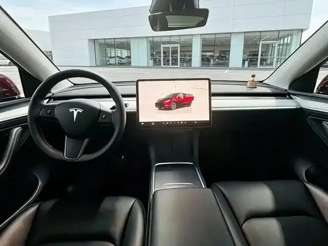 Tesla Model Y — Фото автомобиля 8