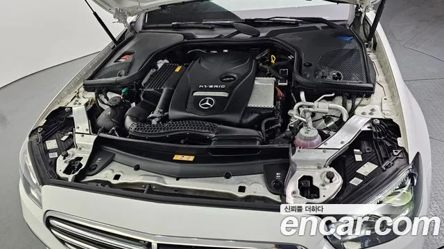 Mercedes-Benz E-Class — Фото автомобиля 6