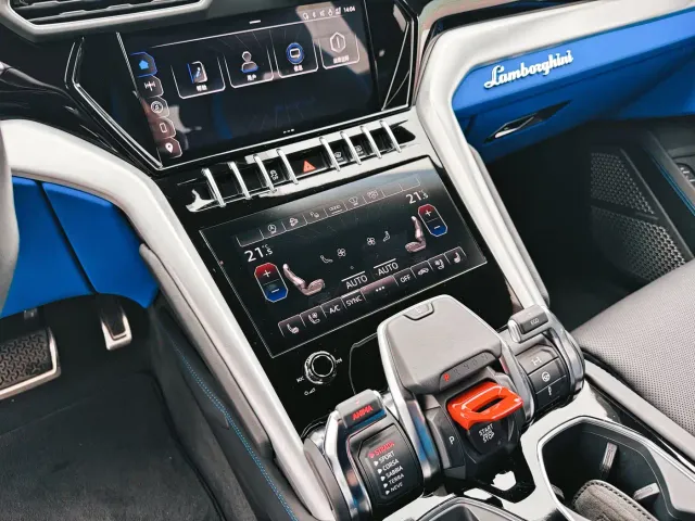 Lamborghini Urus — Фото автомобиля 10