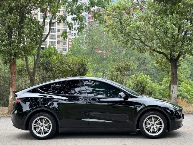 Tesla Model Y — Фото автомобиля 7