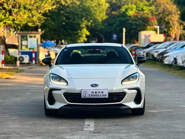 Subaru BRZ — Фото автомобиля 2